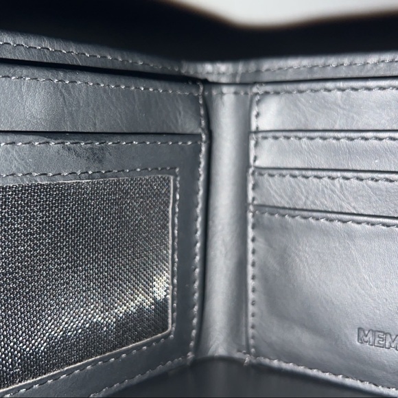 Members Only Wallet - Picture 2 of 3